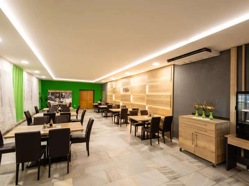 Sál restaurace Hotelu Zetocha